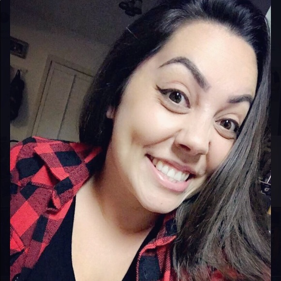 Meet your Posher, Vanessa - Picture 2 of 2